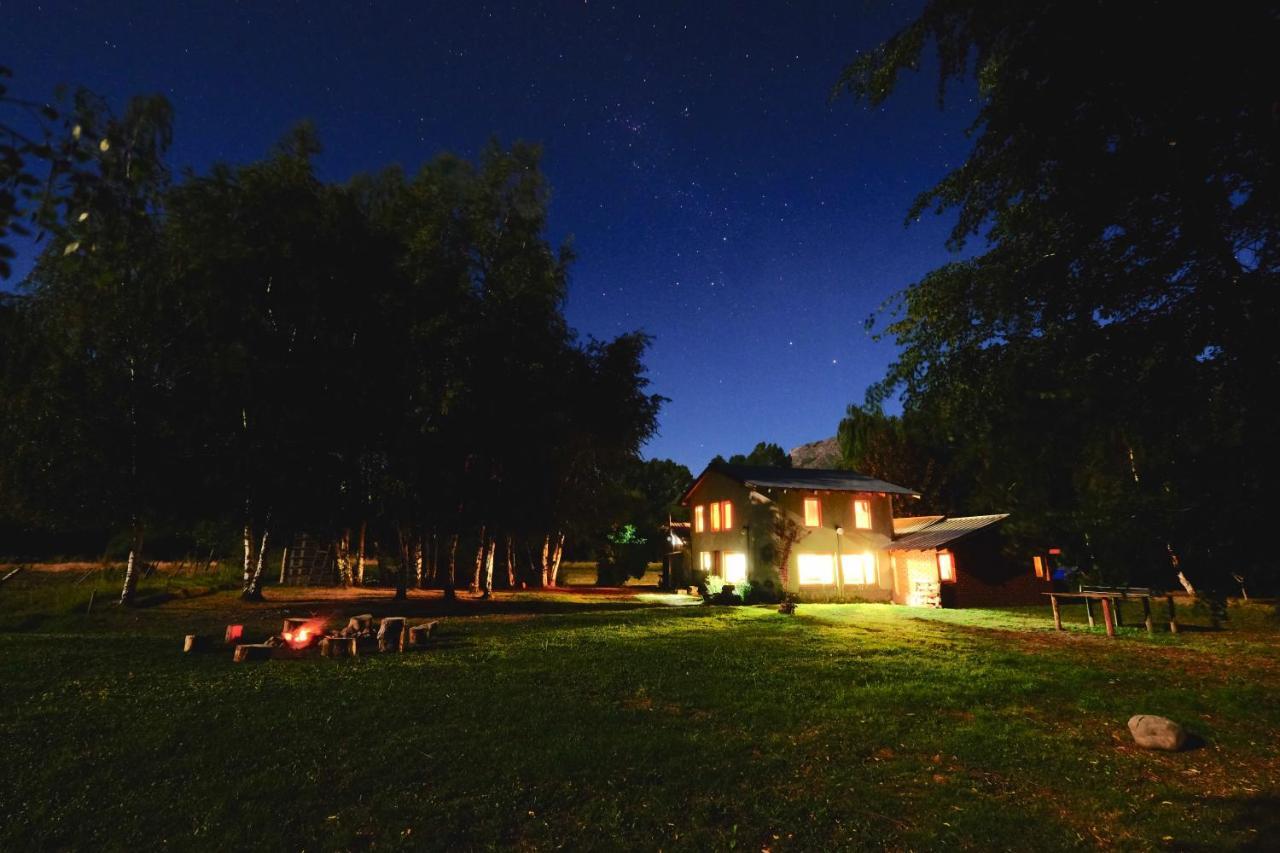 Hostel Lc Hoyo de Epuyén エクステリア 写真